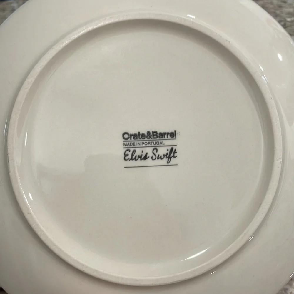 Crate & Barrel Elvis Swift 2 Squirrel Acorn Plates & 2 Scribbles Dessert Plates